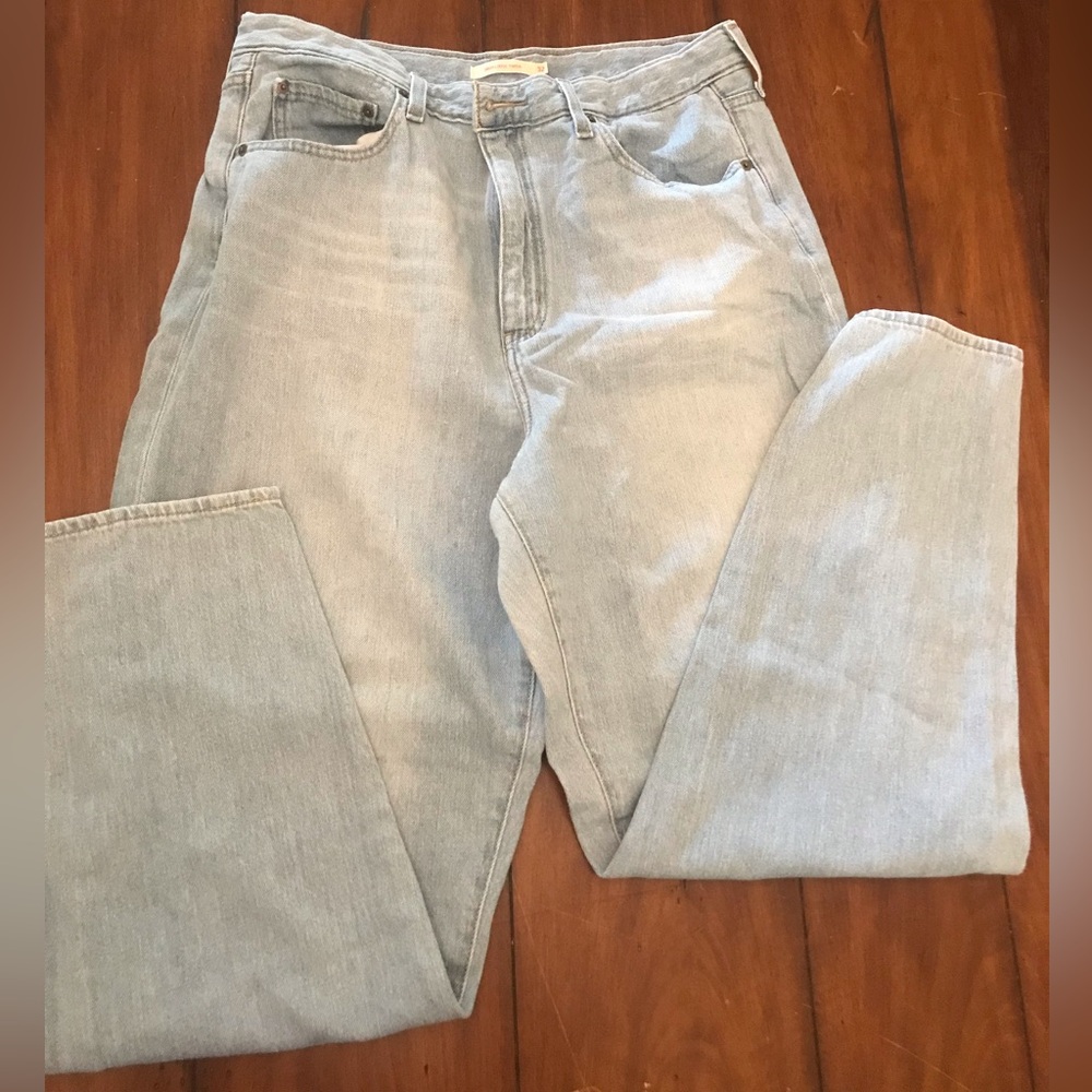 Levi’s High Loose Taper Lightweight denim jeans